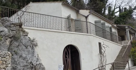 Pose d'ennduit sur façade a Fréjus 83600